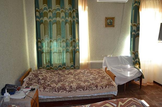 Фото 1. Двухкомнатный дом с обычным ремонтом на ул. Пушкина