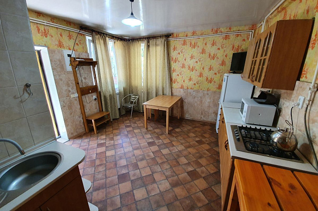 Фото 8. Трехкомнатный дом в центре Евпатории