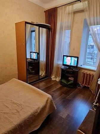 Фото 2. Однокомнатная квартира в доме царской постройки в центре Евпатории