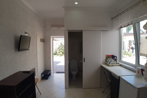 Фото 2. Жилье на берегу моря в Евпатории