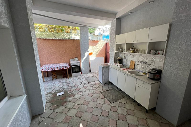 Фото 8. Трехкомнатный дом с большим отдельным двором в курортной зоне