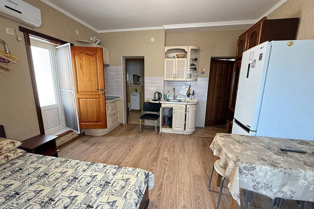 Фото 4. Однокомнатный номер со свежим ремонтом в курортной зоне Евпатории
