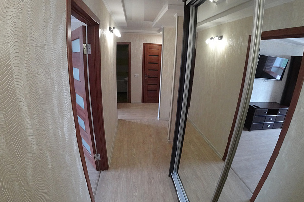 Фото 5. Трехкомнатная квартира с дорогим ремонтом в центре Евпатории