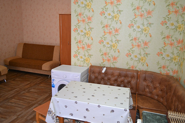 Фото 2. Доступный однокомнатный номер в центре Евпатории
