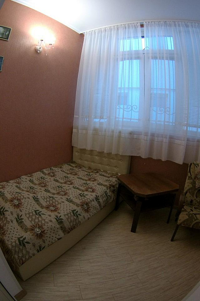 Фото 7. Недорогой двухкомнатный дом с двором в Евпатории
