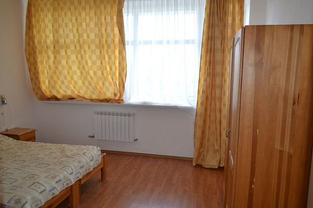 Фото 2. Хороший двухкомнатный номер в курортной зоне Евпатории