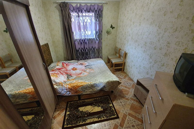 Фото 6. Недорогой вместительный двухкомнатный дом в исторической части Евпатории