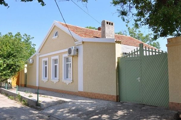 Фото 1. Двухкомнатный дом в тихом районе Евпатории