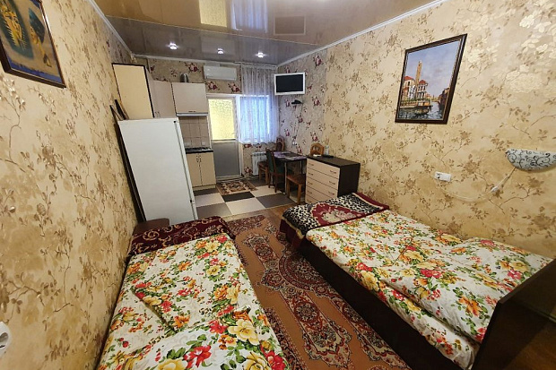 Фото 7. Однокомнатный домик в общем дворе в Евпатории