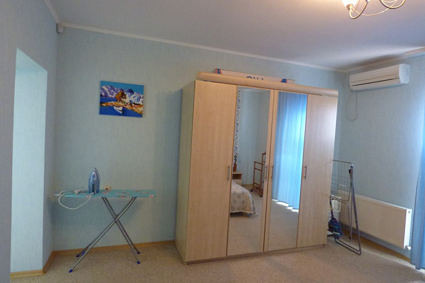 Фото 4. Номер люкс в курортной зоне Евпатории