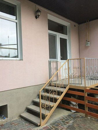 Фото 1. Двухкомнатная квартира в старом городе Евпатории
