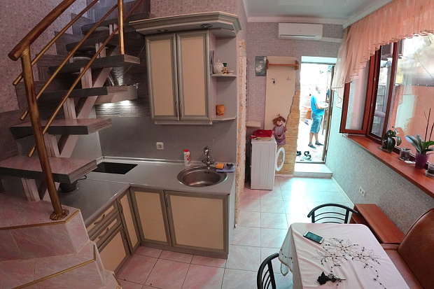 Фото 4. 2х этажный коттедж в курортной зоне Евпатории