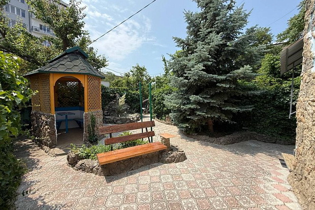 Фото 1. Четырёхкомнатный дом со своим двором в курортной зоне Евпатории