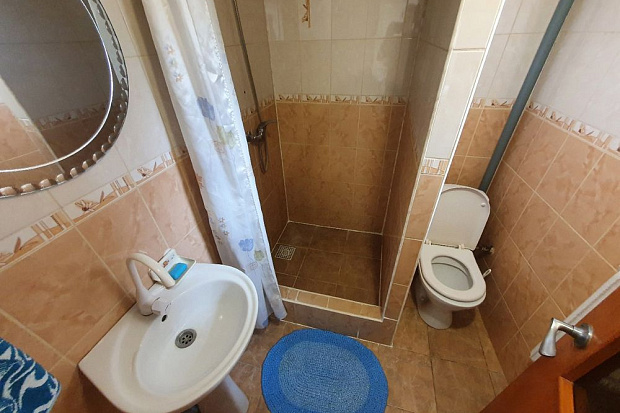 Фото 3. Трехкомнатный номер в общем дворе