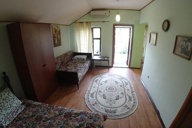 Фото 6. Однокомнатный номер в частном секторе с отдельной террасой