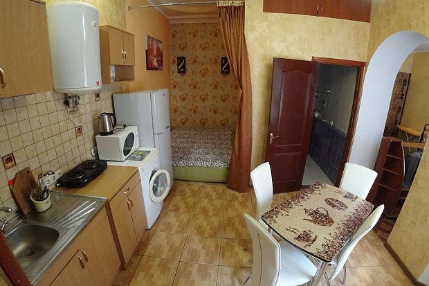 Фото 7. Дом в общем дворе в курортной зоне Евпатории