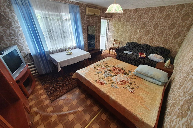 Фото 2. Однокомнатный номер в центре Евпатории