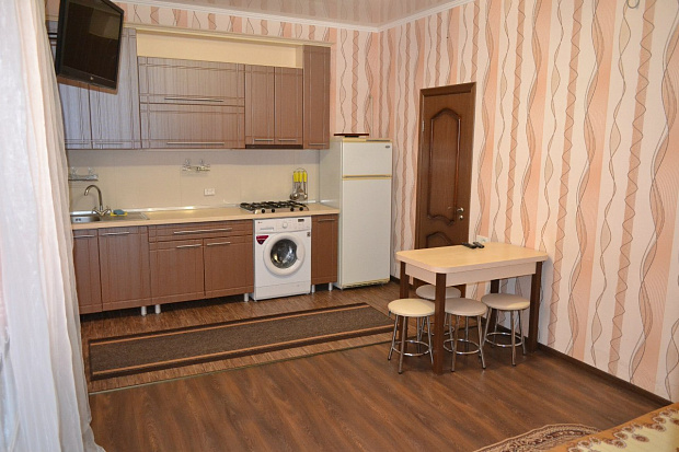 Фото 9. Комфортный и уютный двухкомнатный дом со своим двориком
